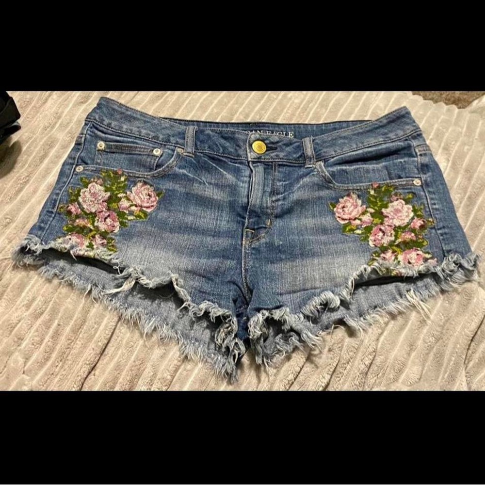 ⭐️ American Eagle Flower Print Jean Shorts ⭐️